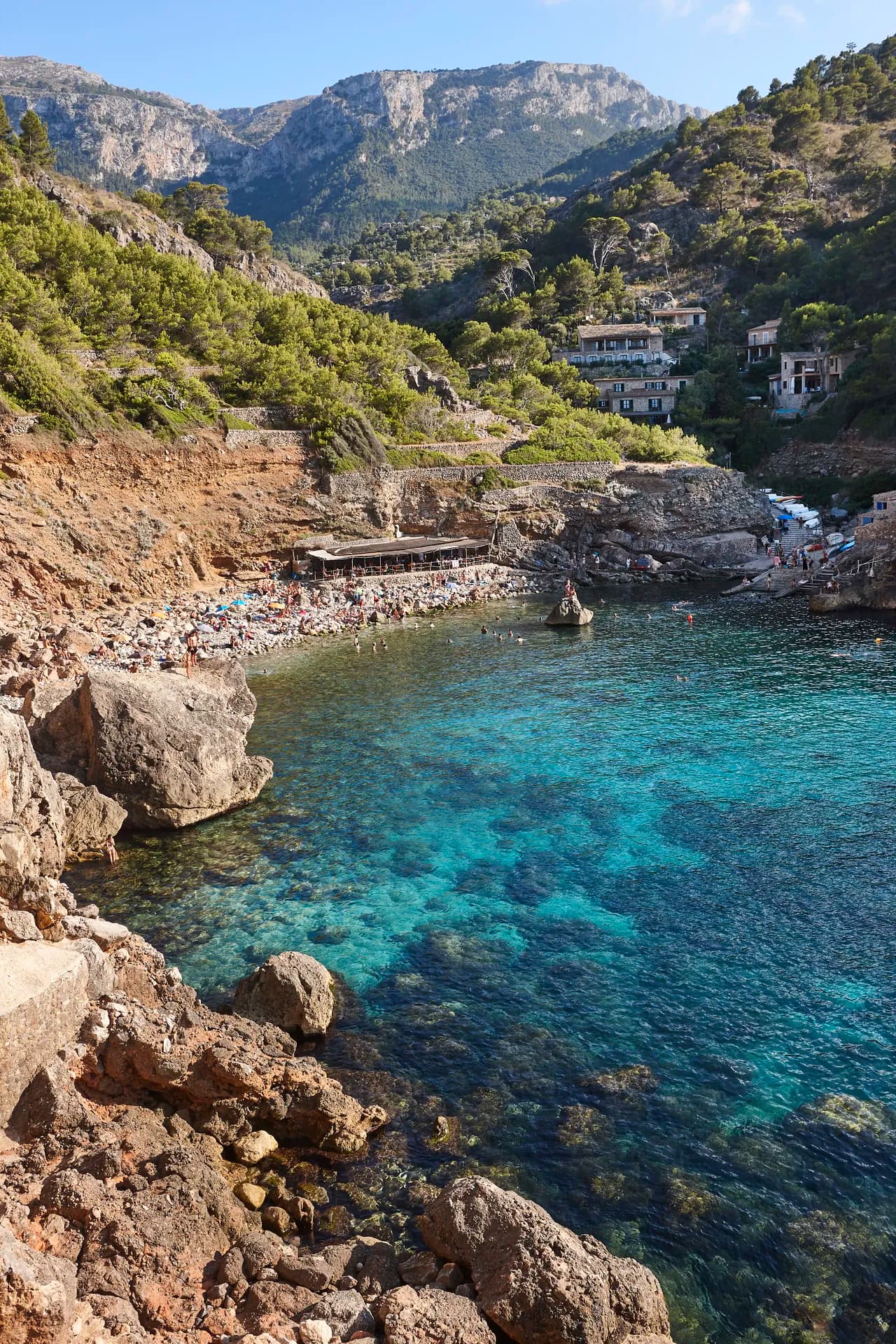 Plage de sable blanc et eaux turquoise de Ca'n Picafort dans la baie d'Alcúdia