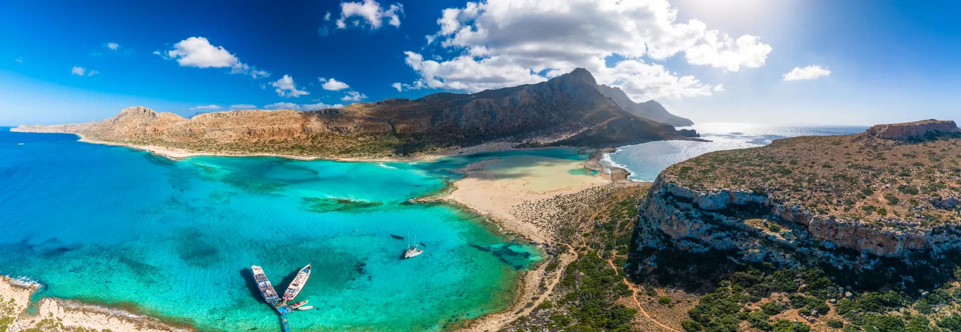 Crique de sable et eaux turquoise sur la côte de Majorque