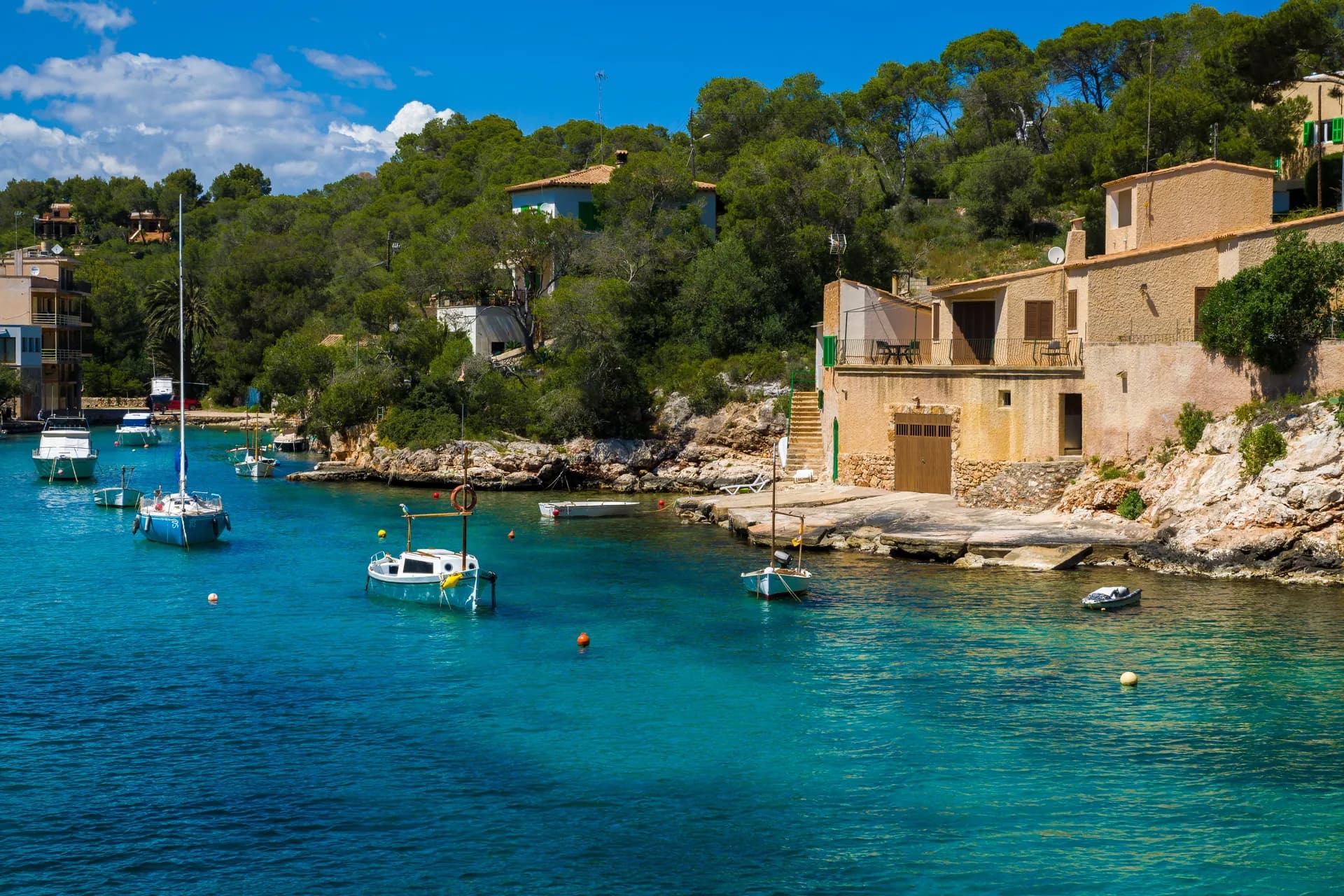 Eaux cristallines du littoral majorquin