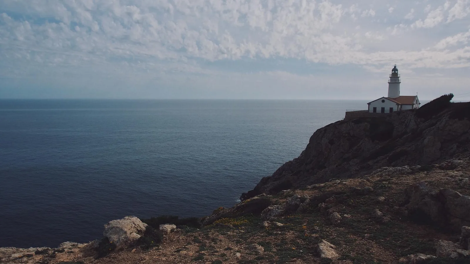 Paysage de la région à Majorque — crique, falaise