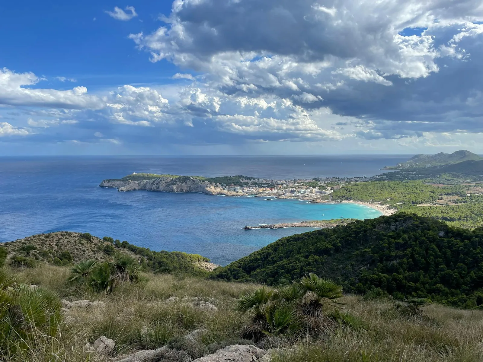 Paysage de la région à Majorque — crique, vue aérienne