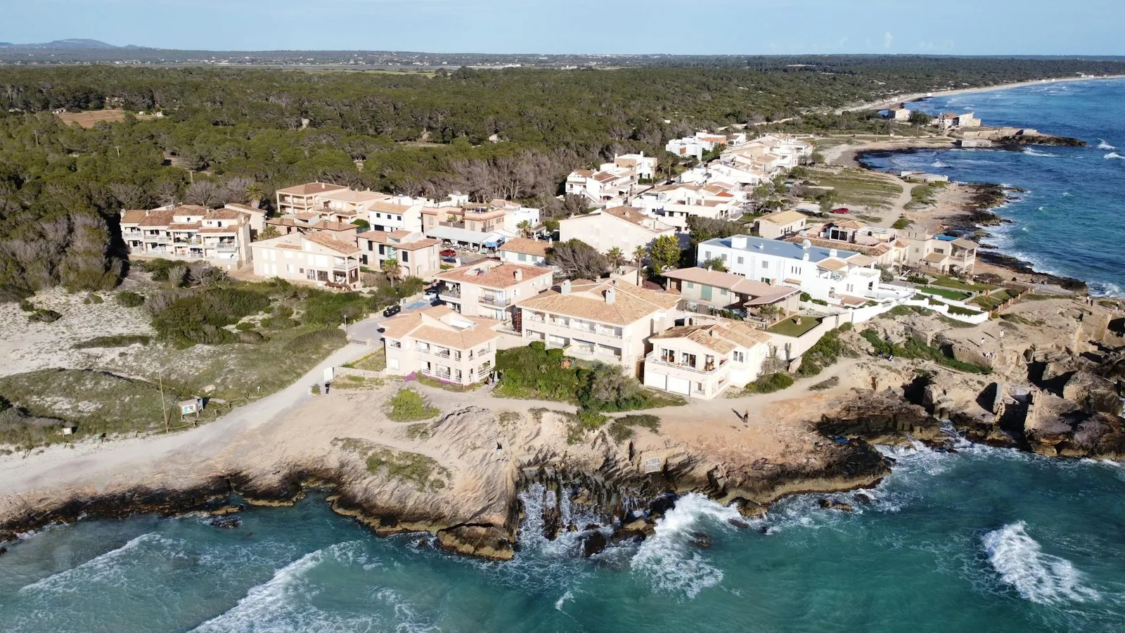 Paysage de la région à Majorque — crique, village