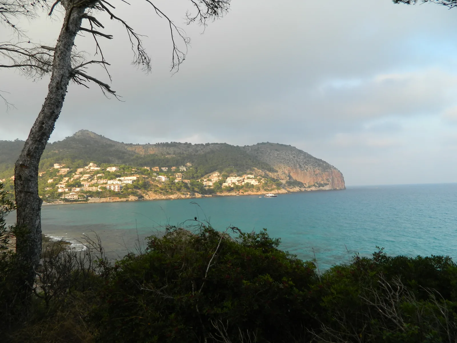 La baie de Canyamel et le Cap Vermell vus depuis la hauteur des grottes d'Artà