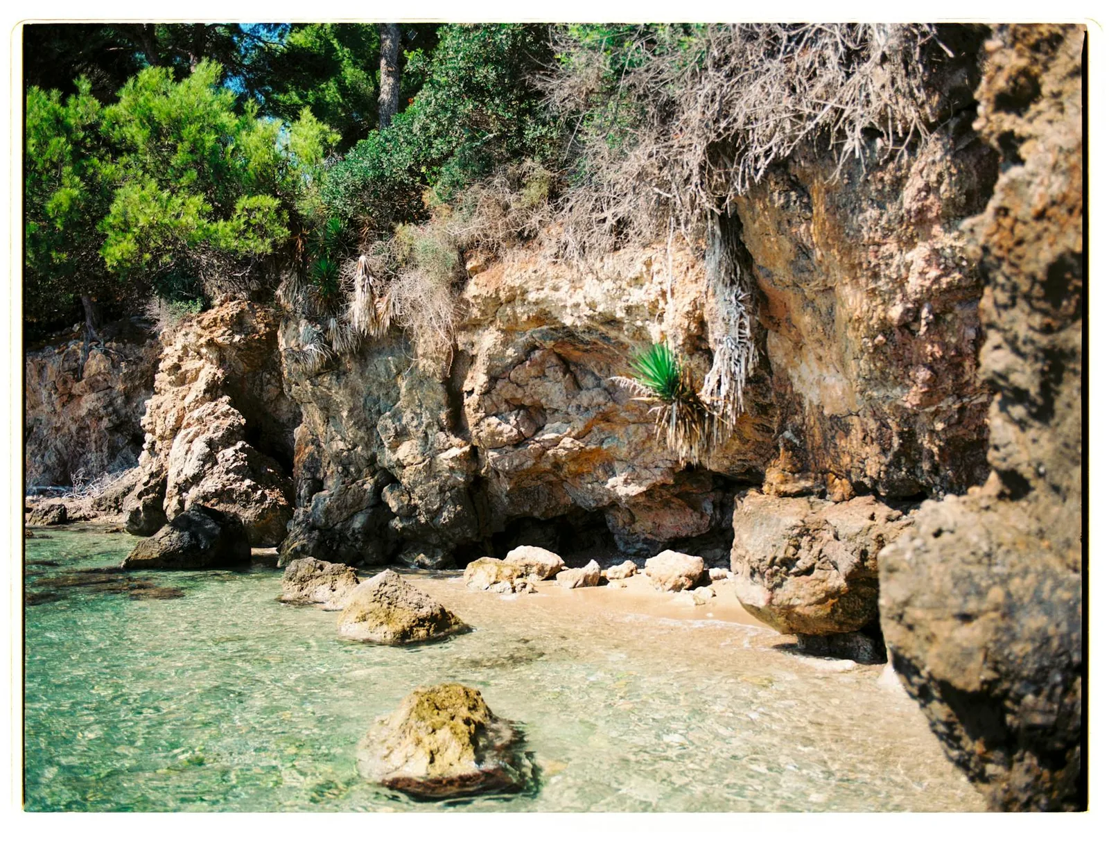 Paysage de Majorque — falaise, eaux turquoise