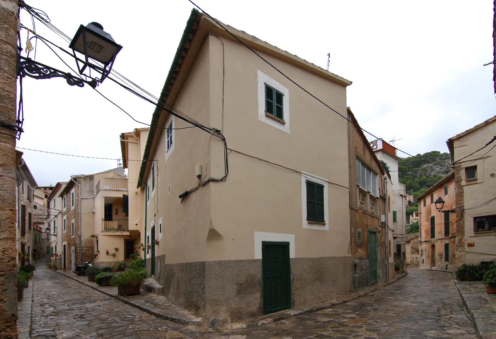 Ruelle pavée du centre d'Estellencs