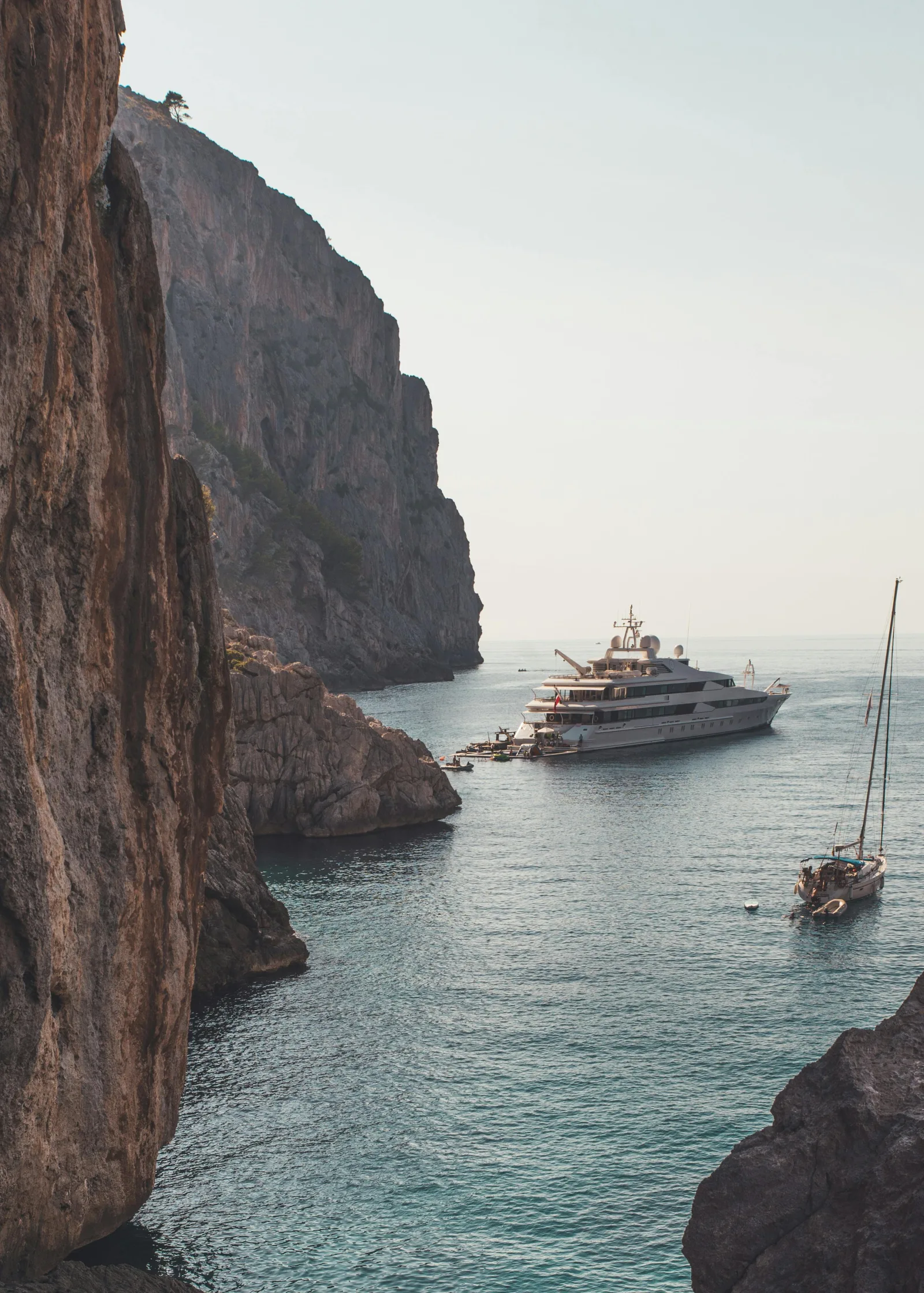 Yachts de luxe à Portals Nous