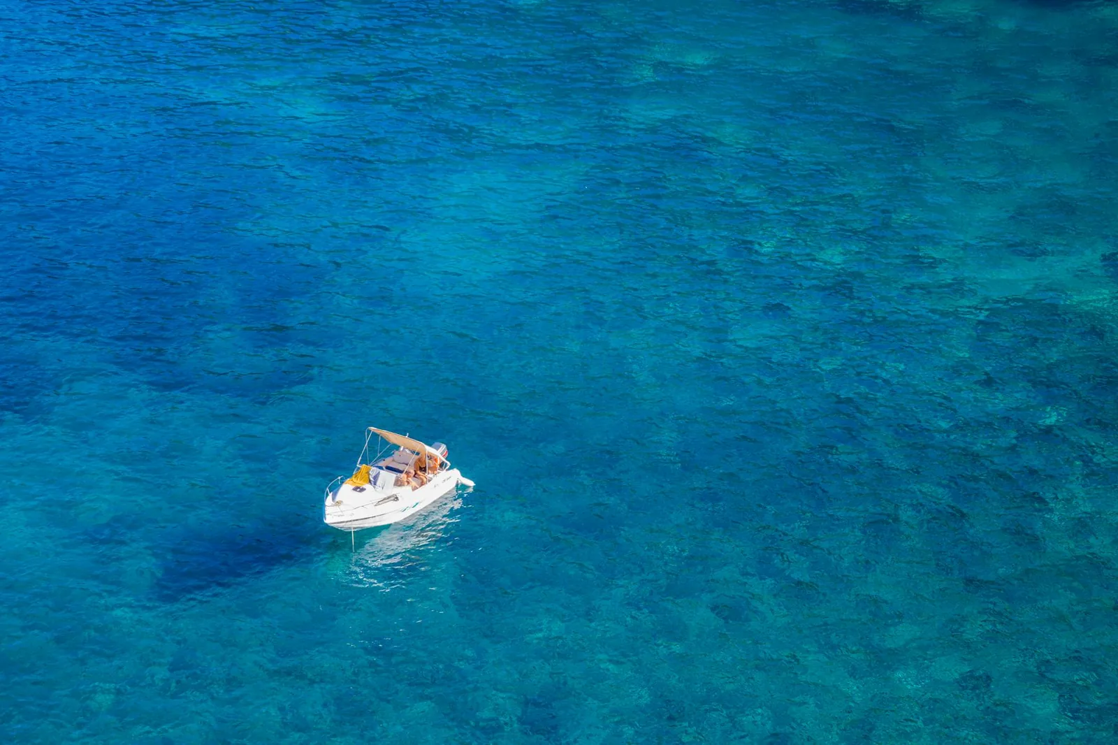 Majorque en août — vue aérienne, eaux turquoise