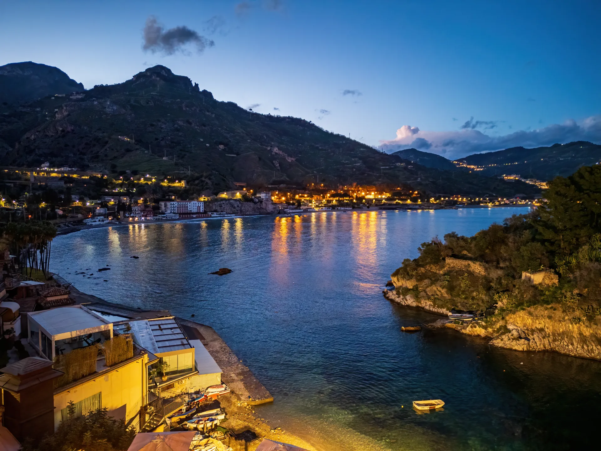 Le port de plaisance de Port de Sóller au pied de la Tramuntana